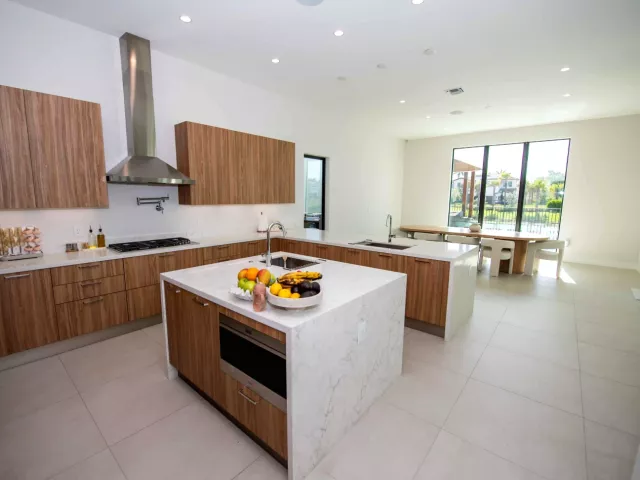 5-bedroom home for sale in Hollywood - 5746 Ashwood Circle W - MondialRealty