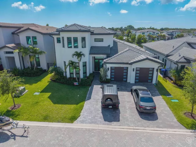 5-bedroom home for sale in Hollywood - 5746 Ashwood Circle W - MondialRealty