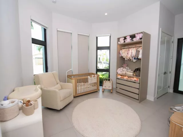 5-bedroom home for sale in Hollywood - 5746 Ashwood Circle W - MondialRealty