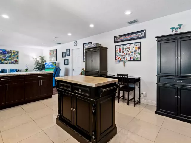 4-bedroom home for sale in Hollywood - 4921 Jackson Street - MondialRealty