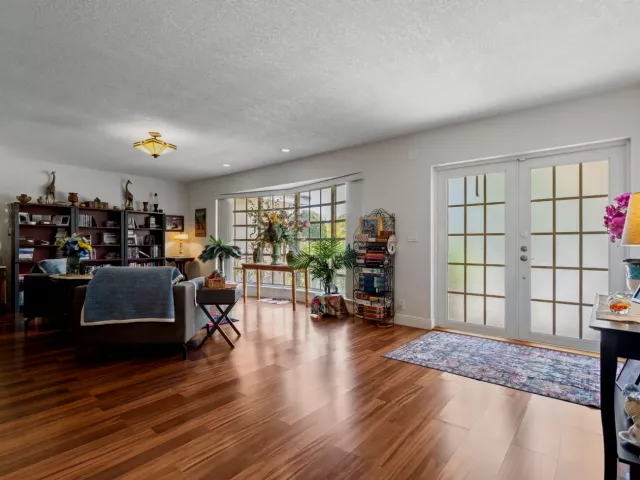 4-bedroom home for sale in Hollywood - 4921 Jackson Street - MondialRealty