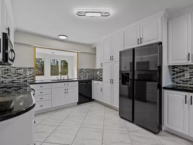 3-bedroom home for sale in Hollywood - 5300 Adams St - MondialRealty