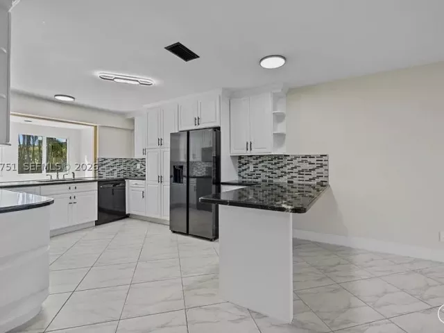 3-bedroom home for sale in Hollywood - 5300 Adams St - MondialRealty