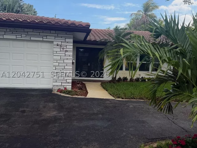 3-bedroom home for sale in Hollywood - 5300 Adams St - MondialRealty