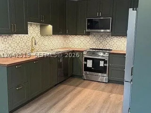 3-bedroom home for sale in Miami - 3053 SW 21st St - MondialRealty