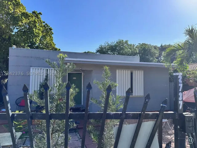 7-bedroom home for sale in Miami - 2737 NW 13th Ave - MondialRealty