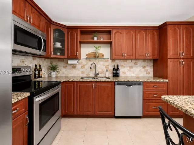 3-bedroom home for sale in Miami - 13341 SW 114th Pl - MondialRealty