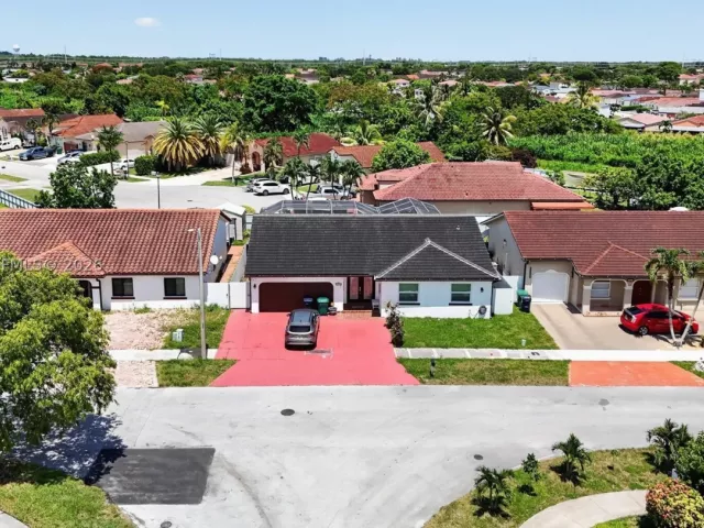 4-bedroom home for sale in Miami - 17401 SW 144th Ct - MondialRealty