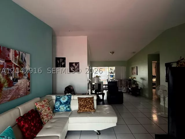 4-bedroom home for sale in Miami - 17401 SW 144th Ct - MondialRealty