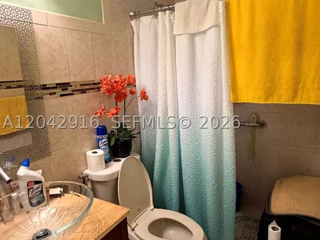 4-bedroom home for sale in Miami - 17401 SW 144th Ct - MondialRealty