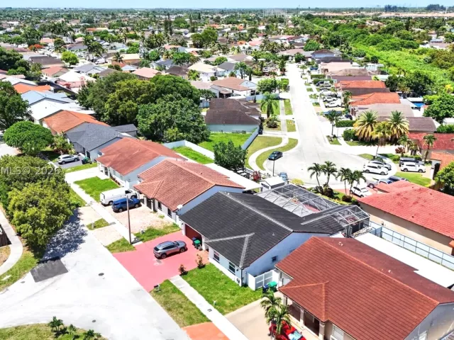 4-bedroom home for sale in Miami - 17401 SW 144th Ct - MondialRealty