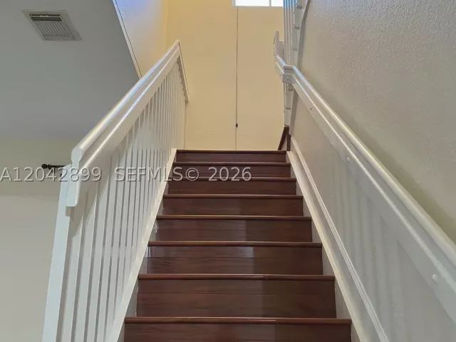 4-bedroom home for rent in Doral - 10861 NW 85th Ter - MondialRealty