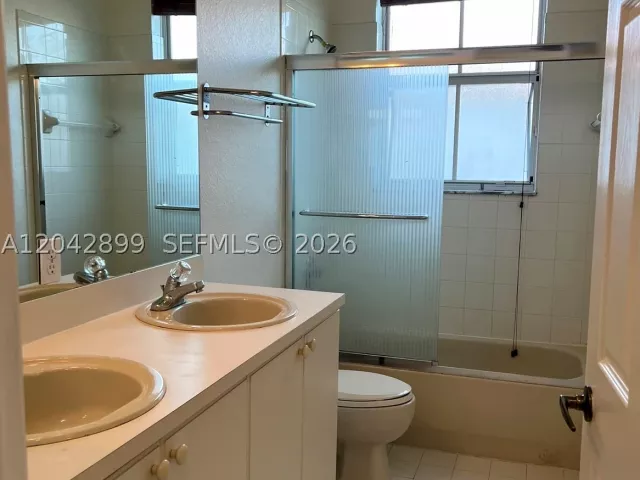 4-bedroom home for rent in Doral - 10861 NW 85th Ter - MondialRealty