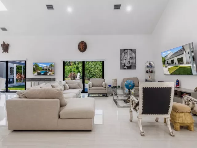 4-bedroom home for sale in Boca Raton - 501 Sandpiper Way - MondialRealty