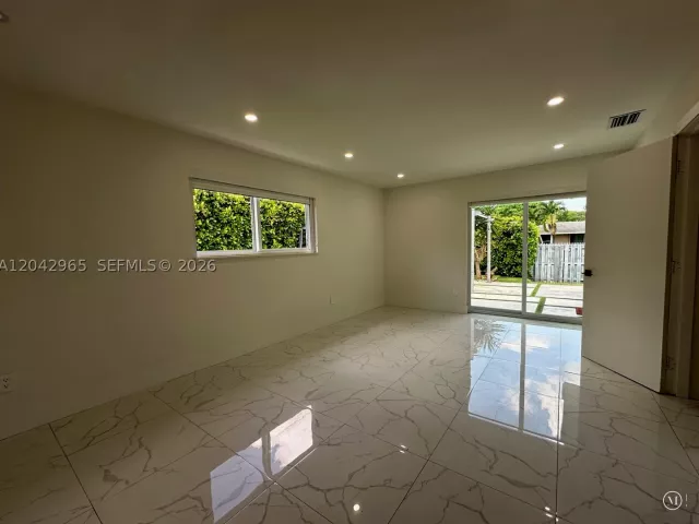 4-bedroom home for rent in Miami - 10010 SW 162nd St - MondialRealty