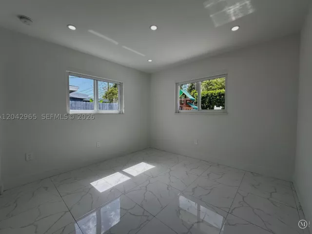 4-bedroom home for rent in Miami - 10010 SW 162nd St - MondialRealty