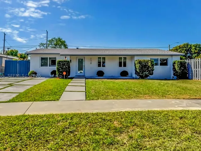4-bedroom home for rent in Miami - 10010 SW 162nd St - MondialRealty