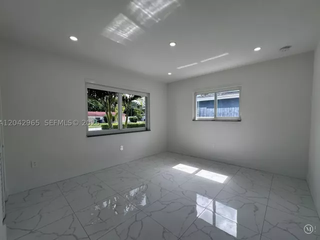 4-bedroom home for rent in Miami - 10010 SW 162nd St - MondialRealty
