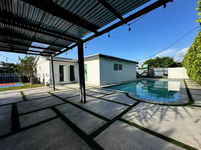 4-bedroom home for rent in Miami - 10010 SW 162nd St - MondialRealty