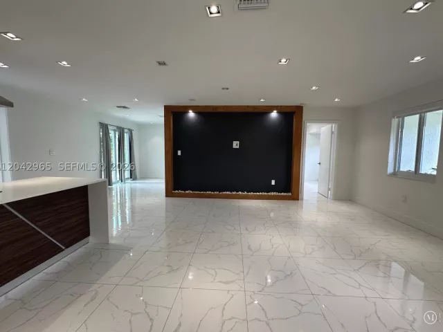 4-bedroom home for rent in Miami - 10010 SW 162nd St - MondialRealty