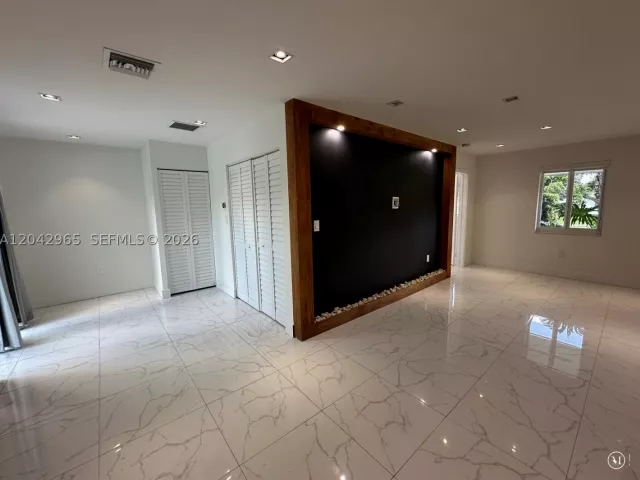 4-bedroom home for rent in Miami - 10010 SW 162nd St - MondialRealty
