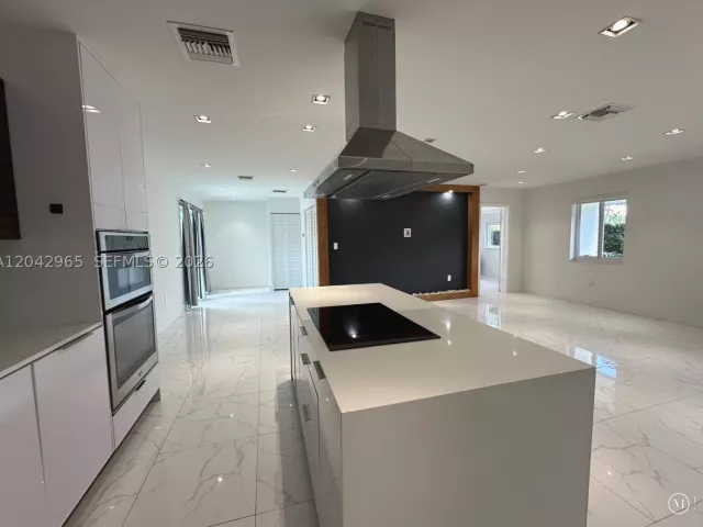 4-bedroom home for rent in Miami - 10010 SW 162nd St - MondialRealty