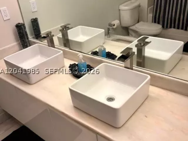 2-bedroom condo for rent in Miami - 601 NE 36th St 803 - MondialRealty