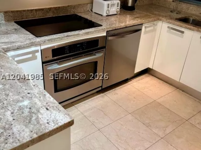 2-bedroom condo for rent in Miami - 601 NE 36th St 803 - MondialRealty