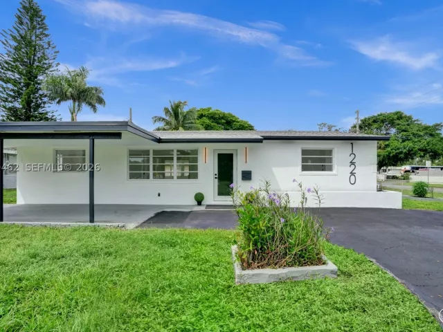4-bedroom home for rent in Pompano Beach - 1220 NE 8 St - MondialRealty