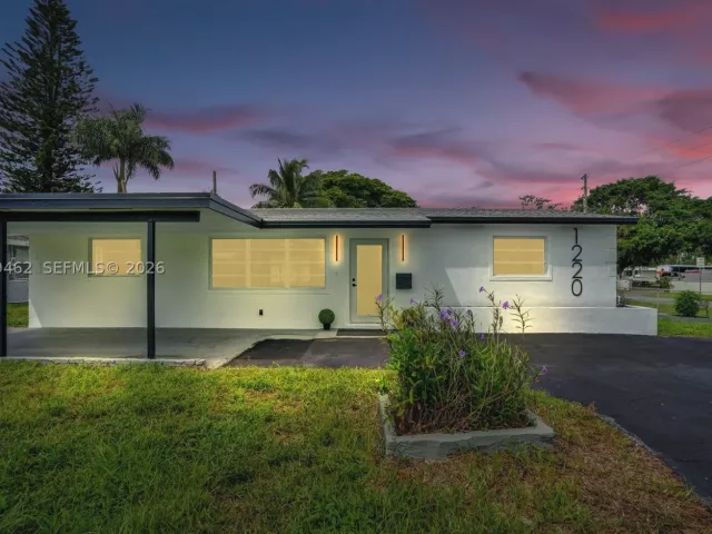 4-bedroom home for rent in Pompano Beach - 1220 NE 8 St - MondialRealty