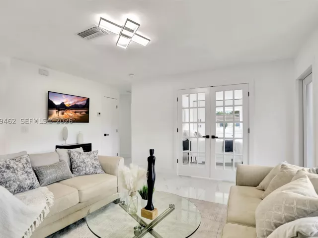 4-bedroom home for rent in Pompano Beach - 1220 NE 8 St - MondialRealty