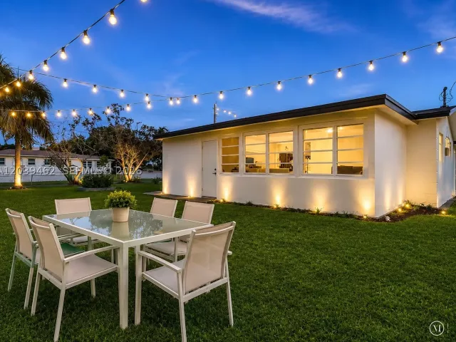 4-bedroom home for rent in Pompano Beach - 1220 NE 8 St - MondialRealty