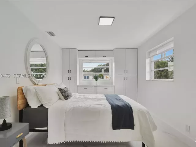 4-bedroom home for rent in Pompano Beach - 1220 NE 8 St - MondialRealty