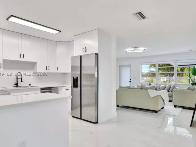 4-bedroom home for rent in Pompano Beach - 1220 NE 8 St - MondialRealty