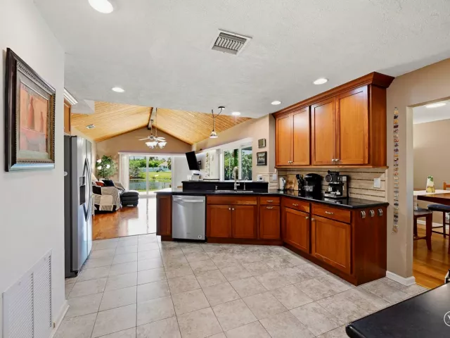 3-bedroom home for sale in Deerfield Beach - 1401 SW 28th Terrace - MondialRealty