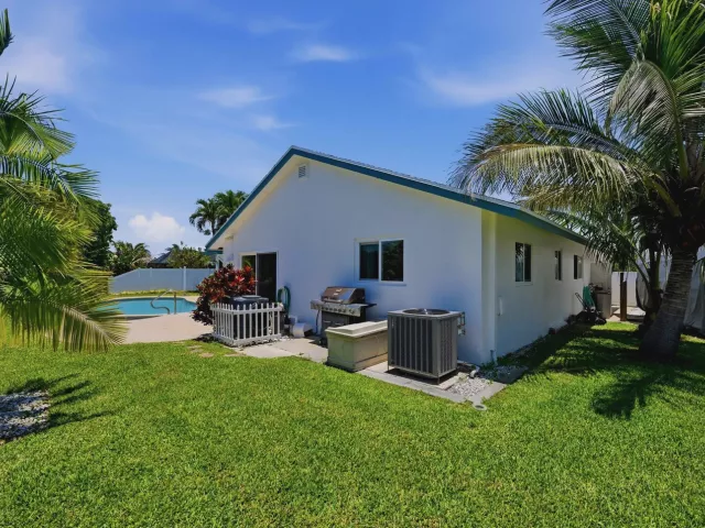 3-bedroom home for sale in Deerfield Beach - 1401 SW 28th Terrace - MondialRealty