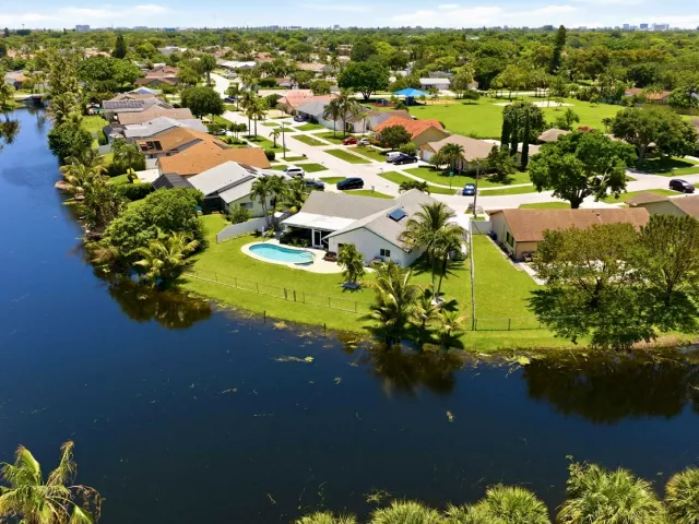 3-bedroom home for sale in Deerfield Beach - 1401 SW 28th Terrace - MondialRealty