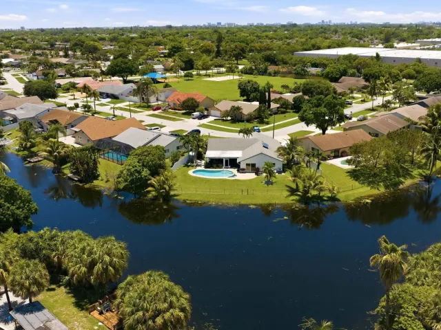 3-bedroom home for sale in Deerfield Beach - 1401 SW 28th Terrace - MondialRealty
