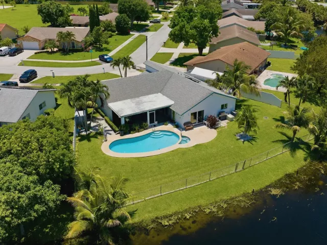 3-bedroom home for sale in Deerfield Beach - 1401 SW 28th Terrace - MondialRealty