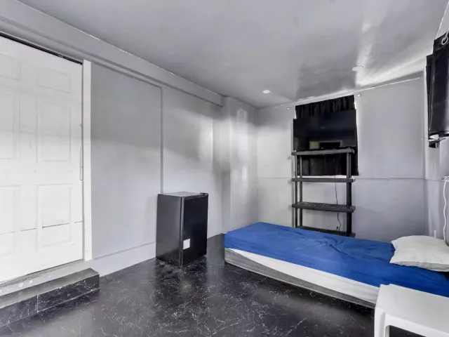 2-bedroom home for sale in Fort Lauderdale - 1326 SW 23rd Avenue - MondialRealty