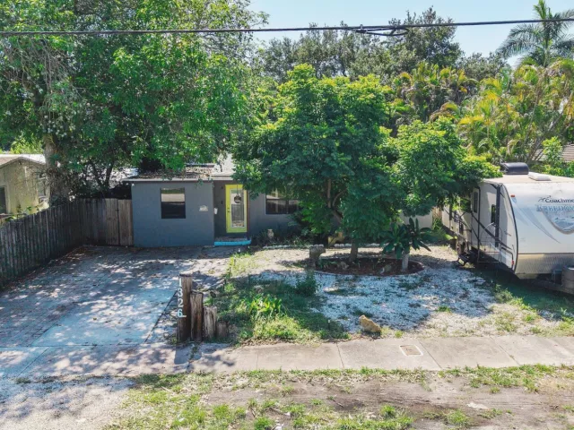 2-bedroom home for sale in Fort Lauderdale - 1326 SW 23rd Avenue - MondialRealty