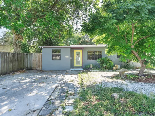 2-bedroom home for sale in Fort Lauderdale - 1326 SW 23rd Avenue - MondialRealty