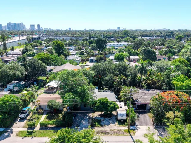 2-bedroom home for sale in Fort Lauderdale - 1326 SW 23rd Avenue - MondialRealty