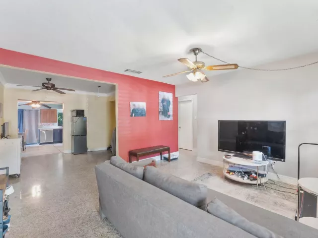 2-bedroom home for sale in Fort Lauderdale - 1326 SW 23rd Avenue - MondialRealty