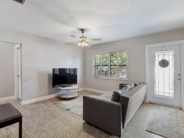 2-bedroom home for sale in Fort Lauderdale - 1326 SW 23rd Avenue - MondialRealty