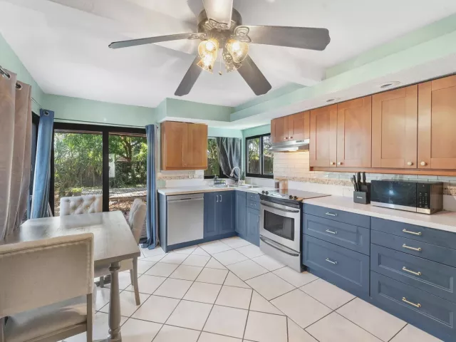 2-bedroom home for sale in Fort Lauderdale - 1326 SW 23rd Avenue - MondialRealty