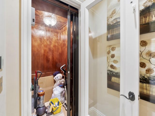 4-bedroom home for sale in Deerfield Beach - 449 NE 19th Avenue - MondialRealty