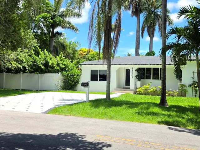 3-bedroom home for sale in Miami - 13501 NE Miami Ct - MondialRealty