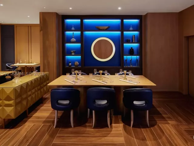 1-bedroom condo for sale in Miami Beach - 6801 Collins Ave 1101 - MondialRealty