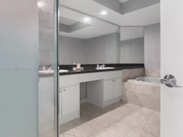 2-bedroom condo for rent in Sunny Isles Beach - 16400 Collins Ave 942 - MondialRealty